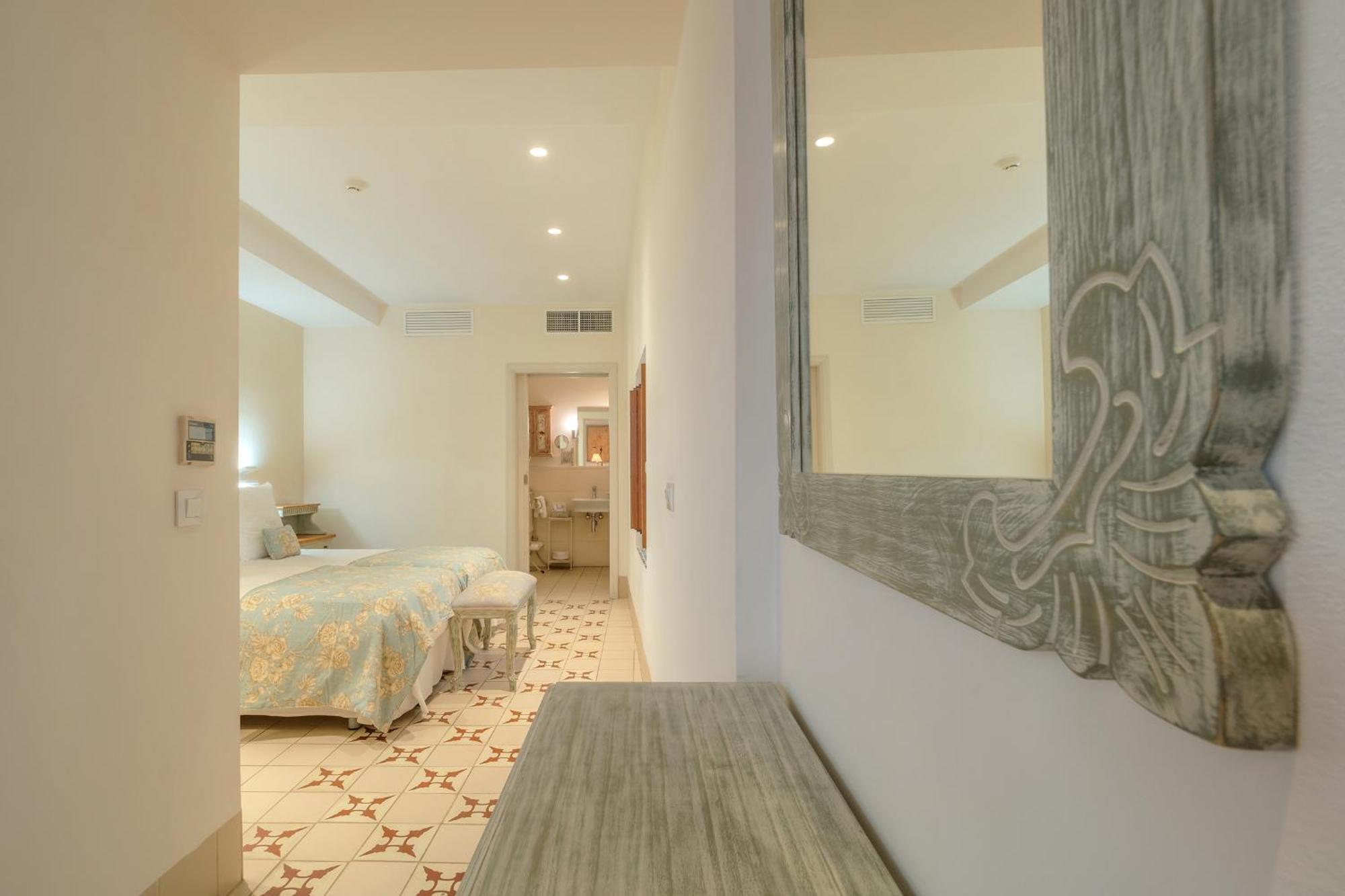 Apartasuites Alberca Deluxe กอร์โดบา ภายนอก รูปภาพ