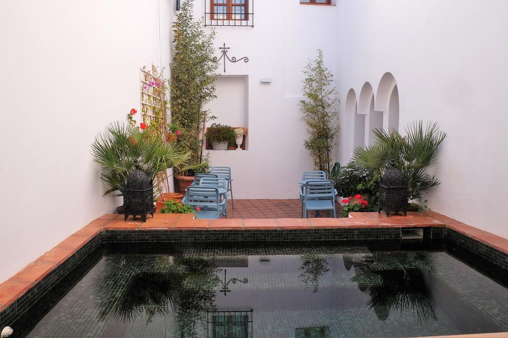 Apartasuites Alberca Deluxe กอร์โดบา ภายนอก รูปภาพ